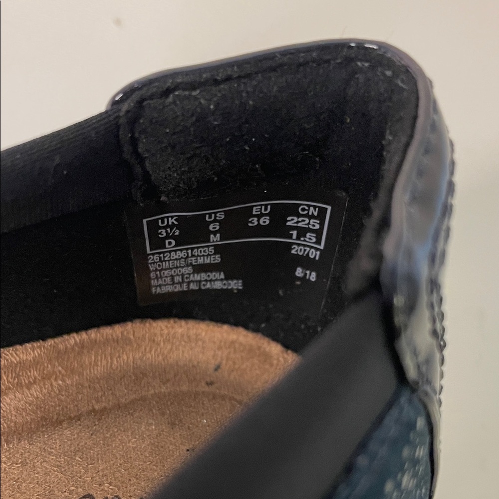 Clarks Women's Navy Patent Toe Ballet Flats - Picture 4 of 7
